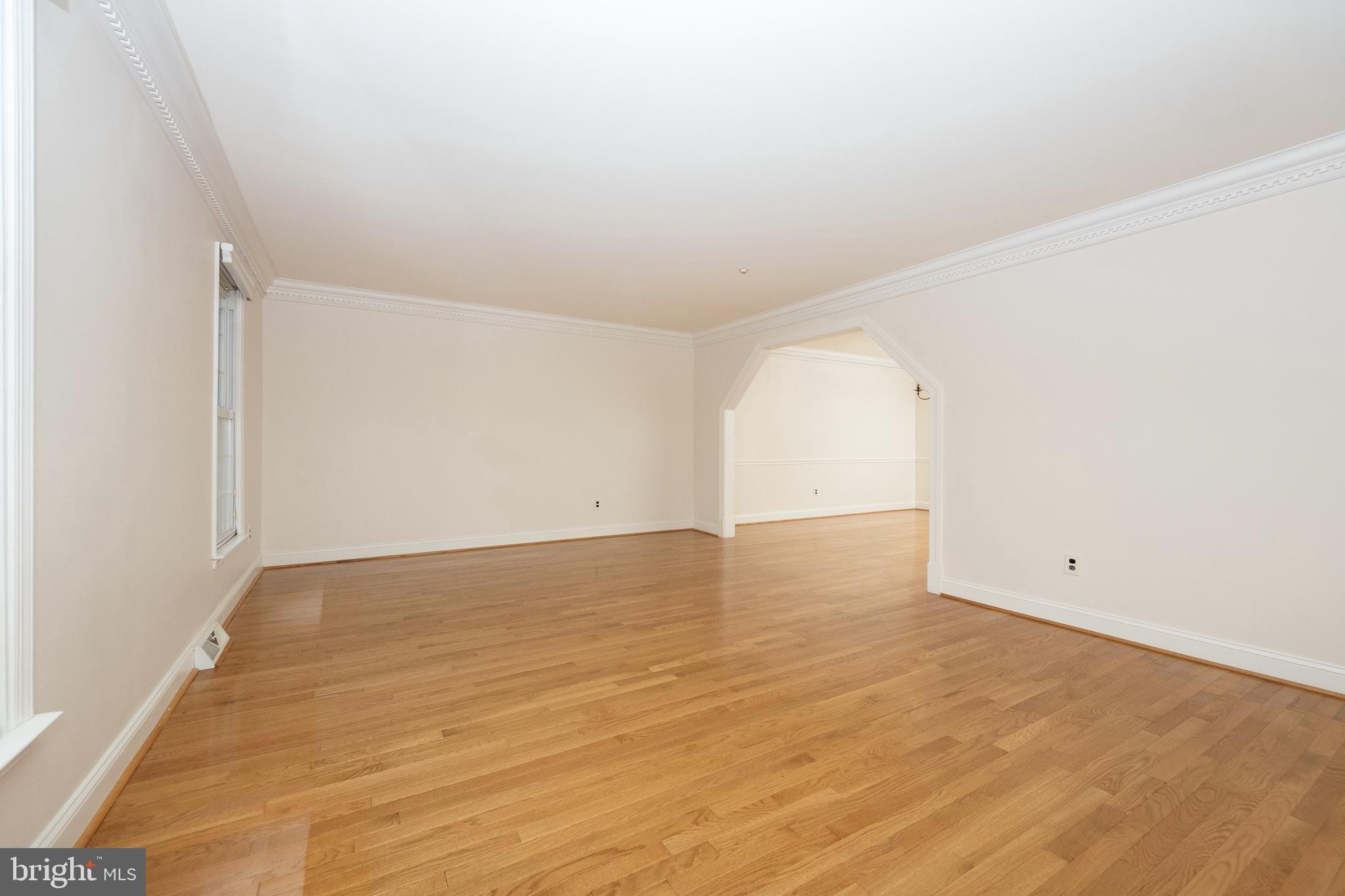 1016 Pinetown Road Fort Washington, PA 19034 - Photo 5 of 37 Living Room