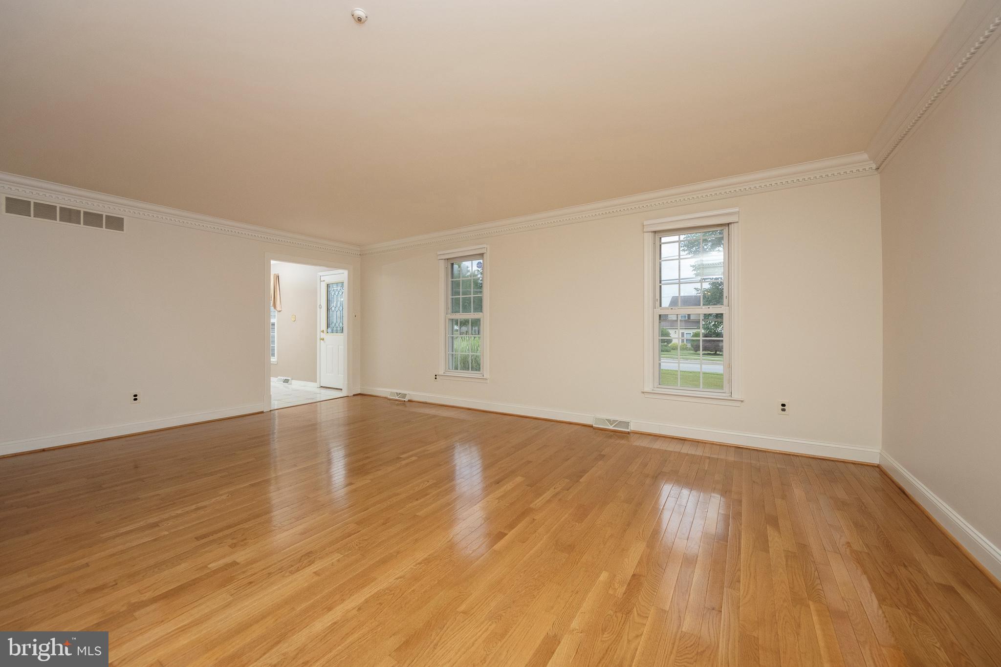 1016 Pinetown Road Fort Washington, PA 19034 - Photo 6 of 37 Living Room