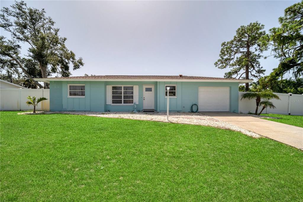 881 Polaris Road Venice, FL 34293 - Photo 2 of 18