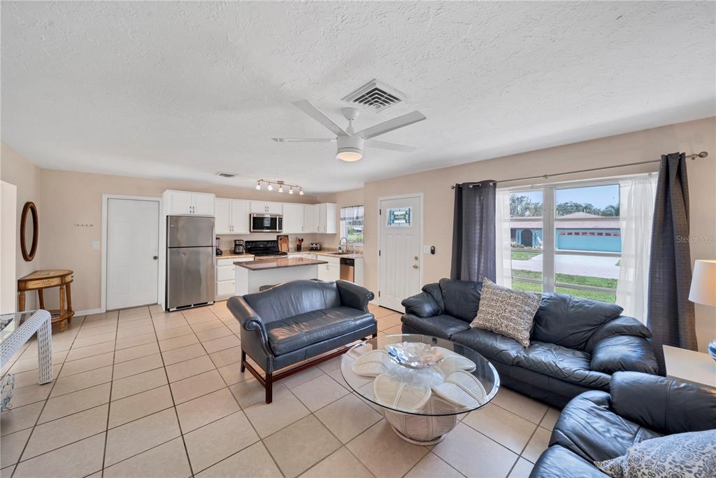 881 Polaris Road Venice, FL 34293 - Photo 4 of 18