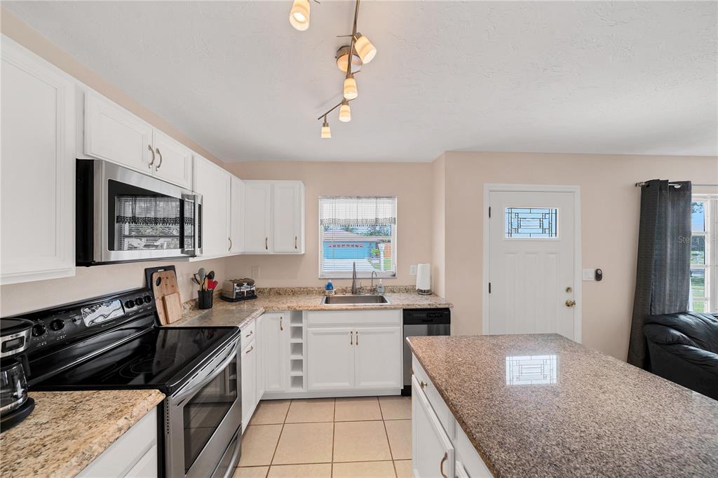 881 Polaris Road Venice, FL 34293 - Photo 5 of 18