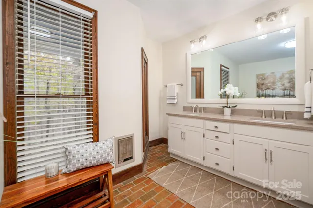 $1,000,000 | 110 Amanda Drive, Matthews, NC 28104