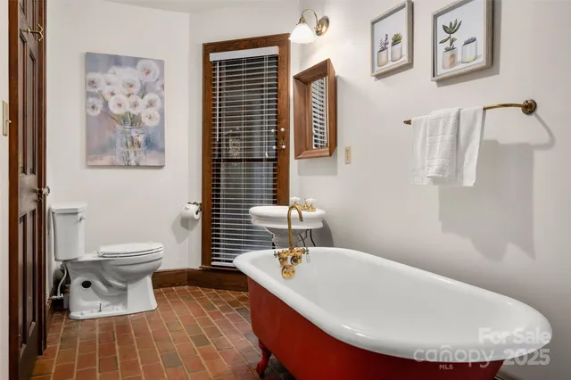 $1,000,000 | 110 Amanda Drive, Matthews, NC 28104