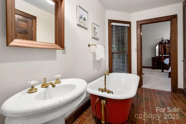 $1,000,000 | 110 Amanda Drive, Matthews, NC 28104