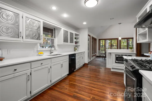 $1,000,000 | 110 Amanda Drive, Matthews, NC 28104