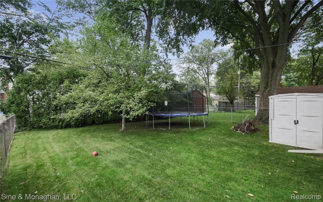 1560 Hampton Road Grosse Pointe, MI 48236 - Photo 28 of 31 29.jpg