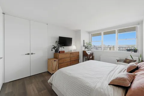 $325,000 | 6040 Boulevard East, Unit 10H, West New York, NJ 07093