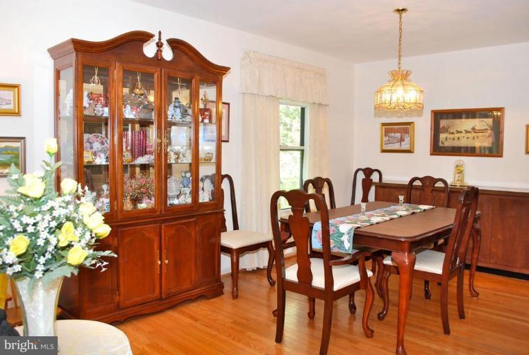 8872 Applecross Lane Springfield, VA 22153 - Photo 5 of 14 Dining Room
