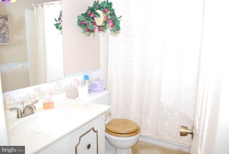 8872 Applecross Lane Springfield, VA 22153 - Photo 8 of 14 Bath #2