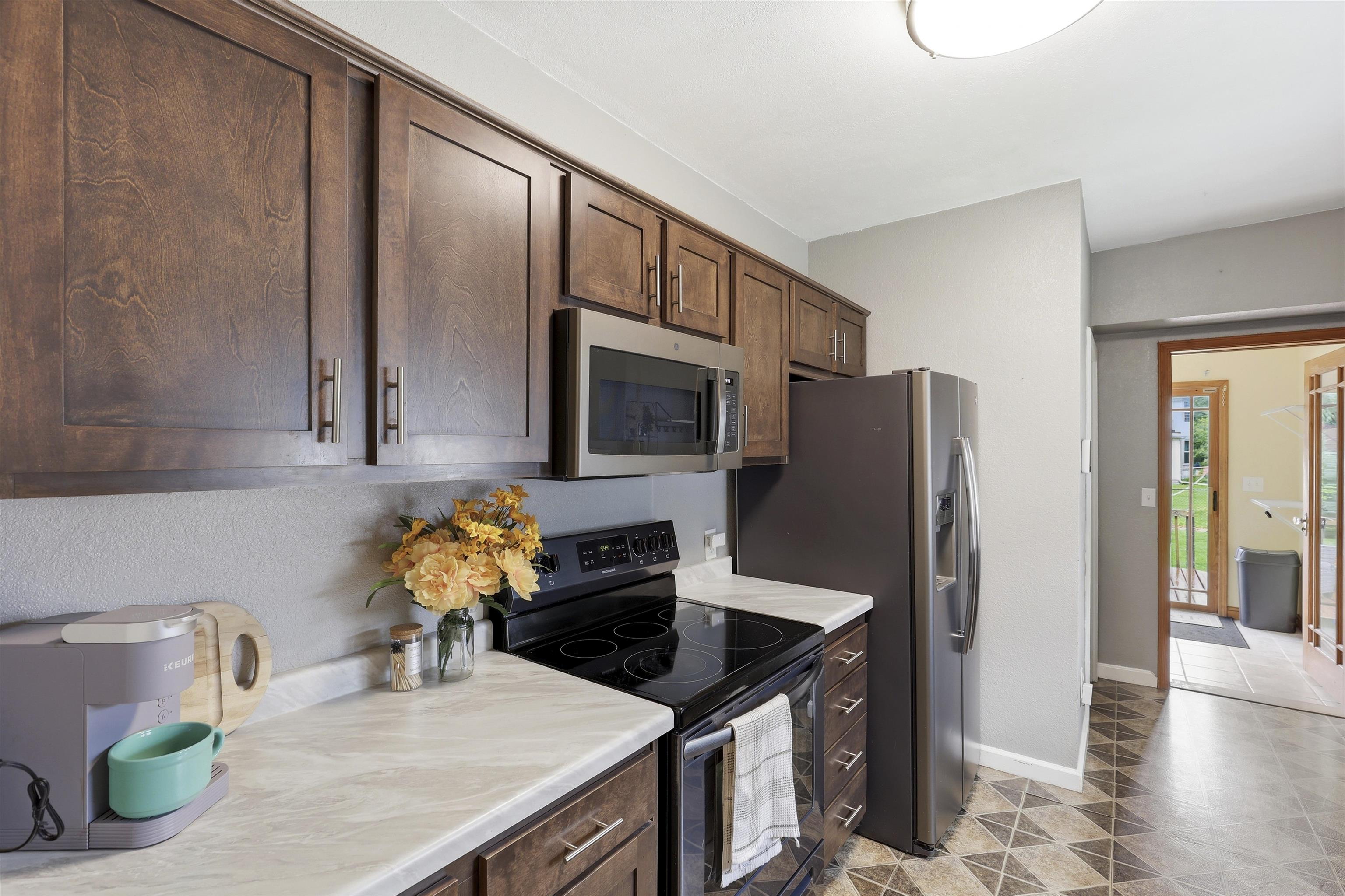 424 3rd Street Neenah, WI 54956 - Photo 11 of 36