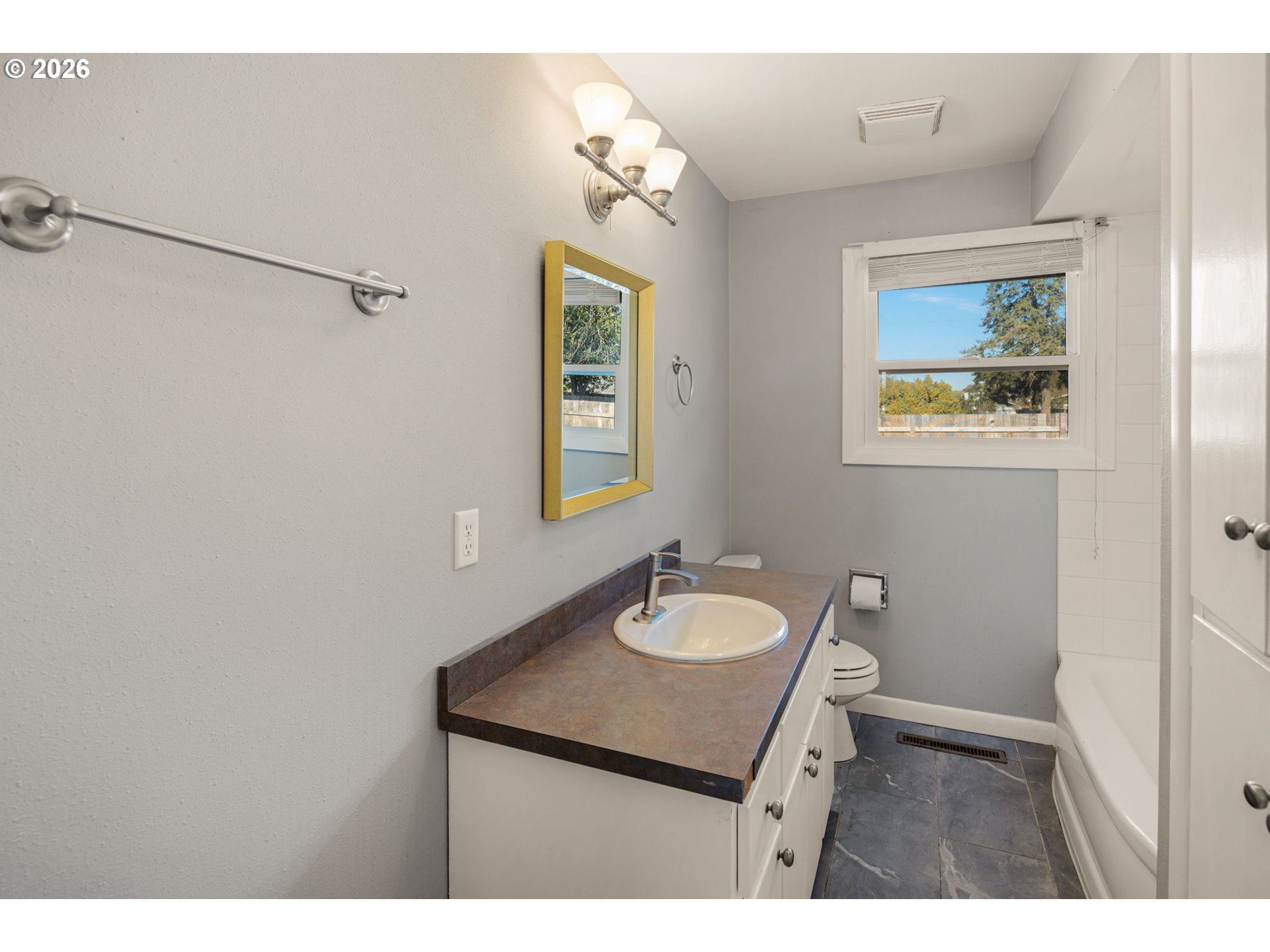 3735 Harlow Road Eugene, OR 97401 - Photo 28 of 41 Bathroom