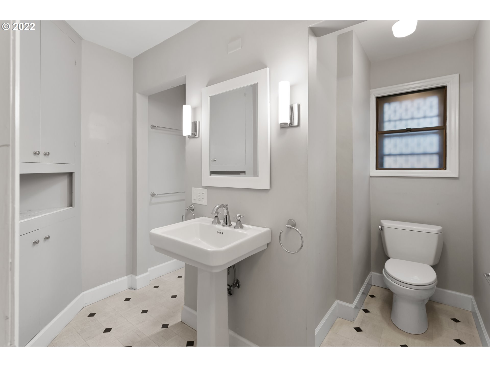 225 Southwest Carson Street Portland, OR 97219 - Photo 11 of 32 a bathroom with a sink toilet and mirror