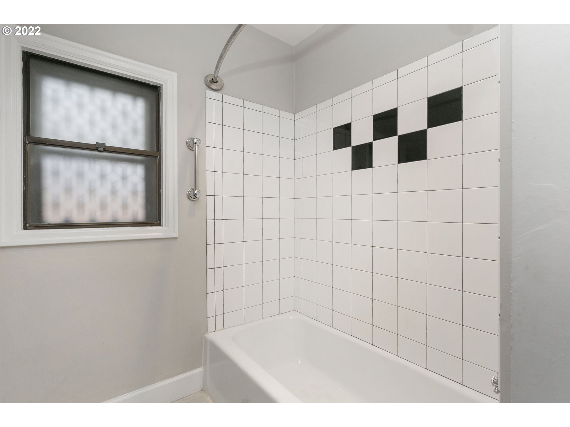 225 Southwest Carson Street Portland, OR 97219 - Photo 12 of 32 a bathroom with a black and white shower