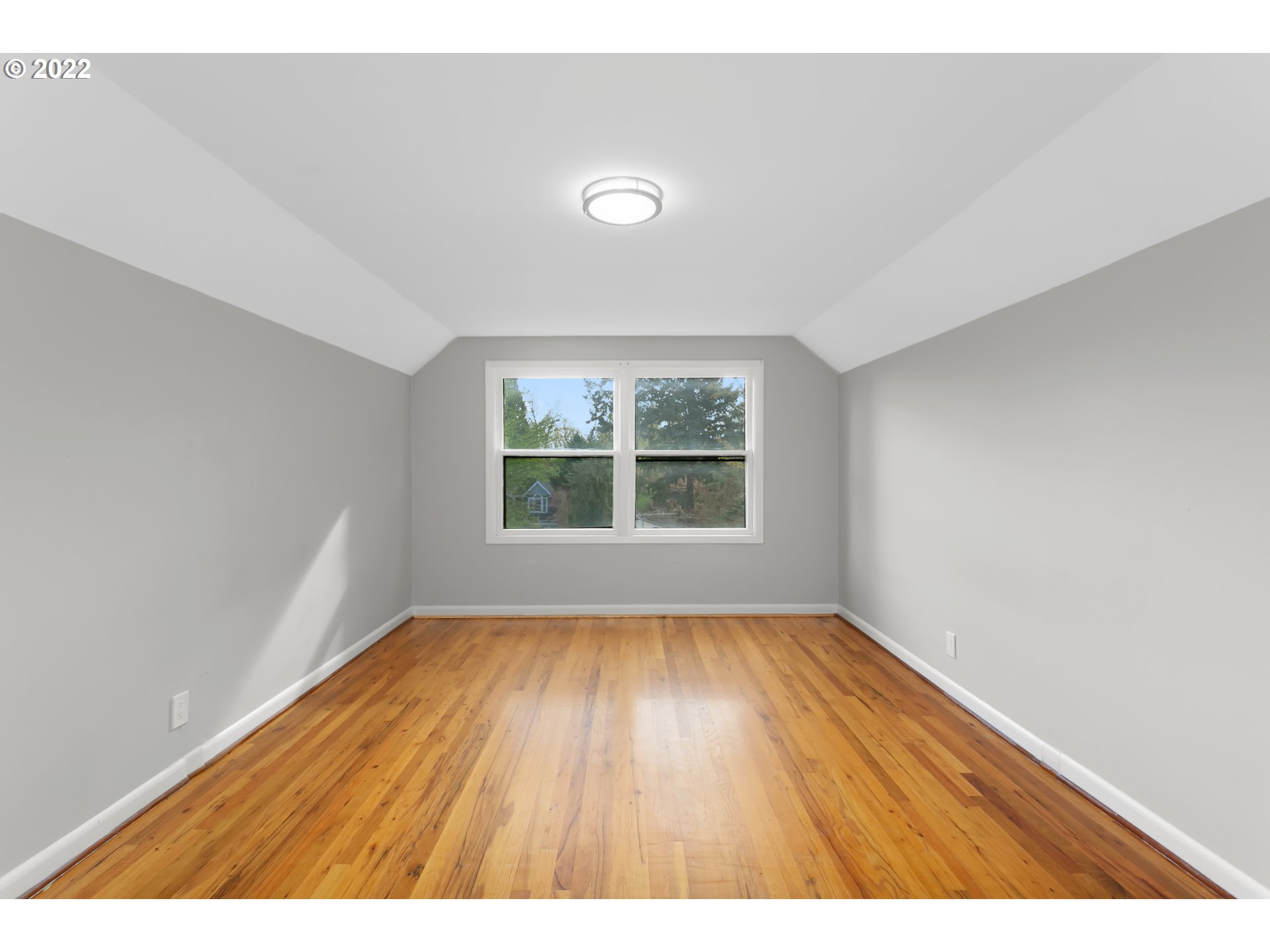 225 Southwest Carson Street Portland, OR 97219 - Photo 23 of 32 a view of an empty room with wooden floor and a window