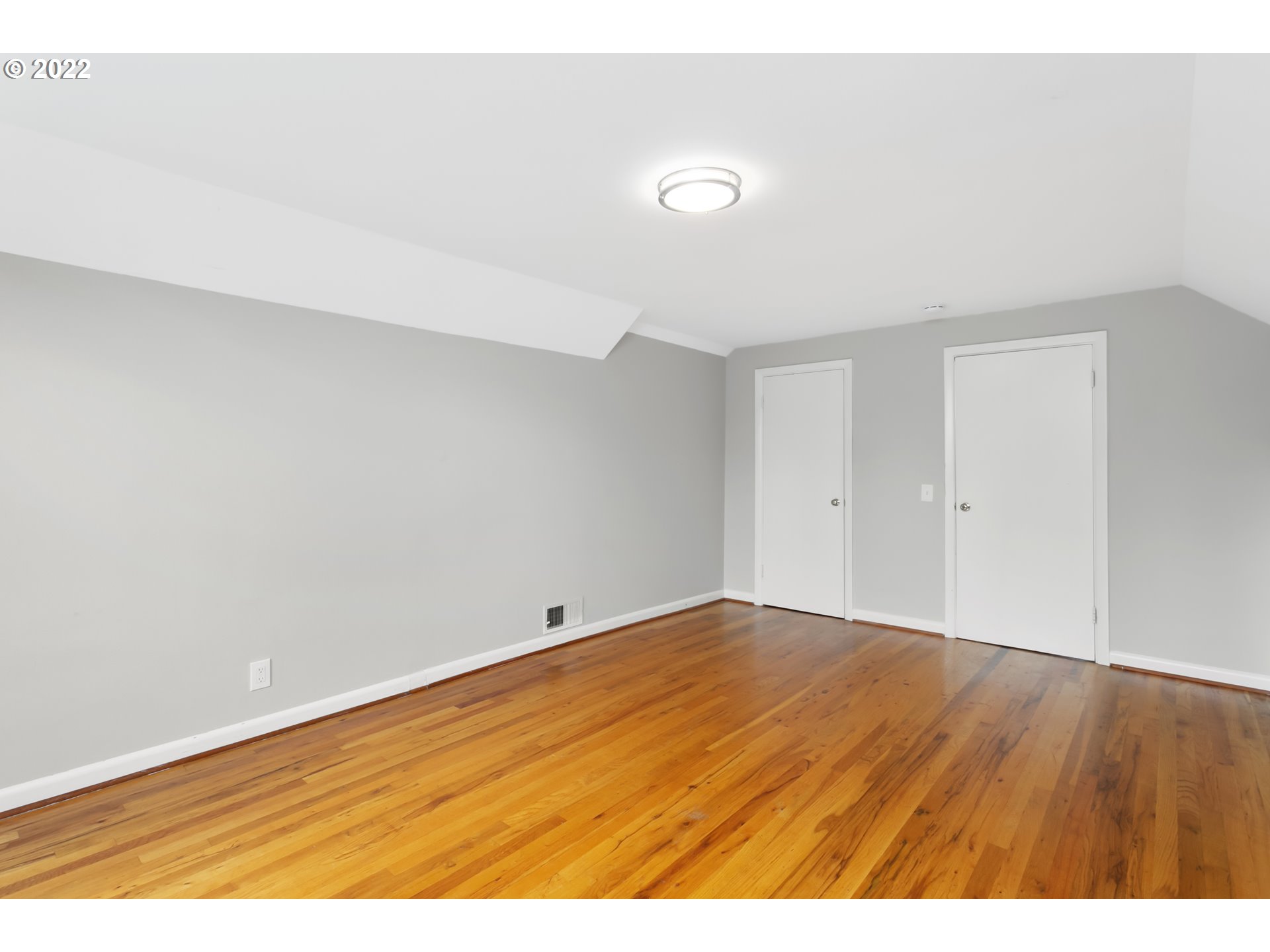 225 Southwest Carson Street Portland, OR 97219 - Photo 24 of 32 a view of an empty room