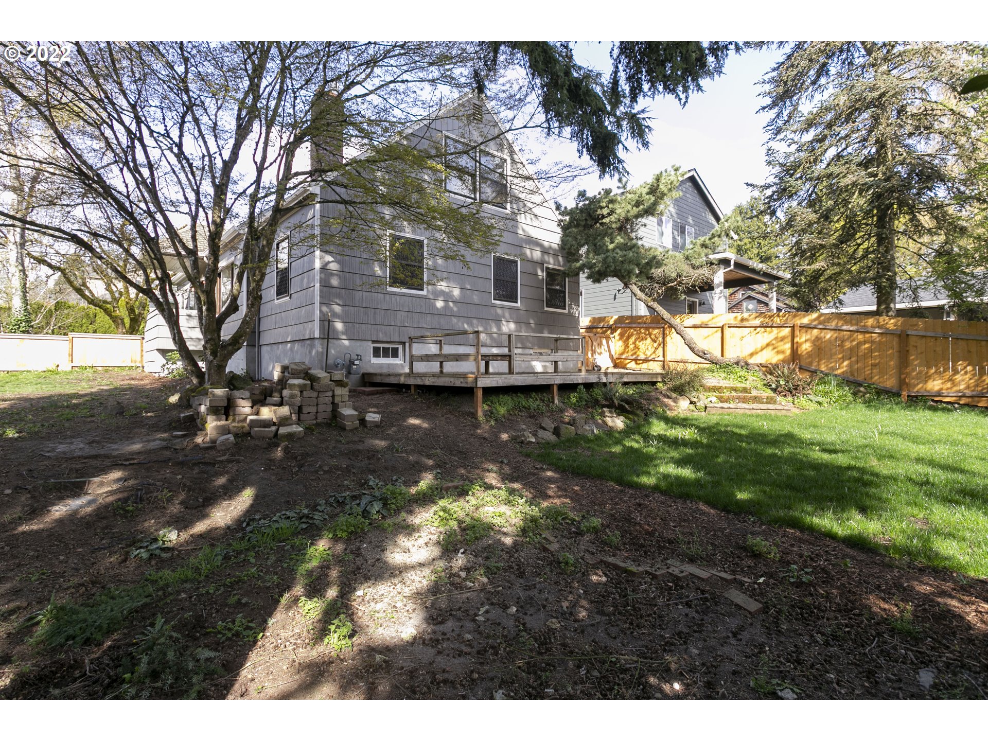 225 Southwest Carson Street Portland, OR 97219 - Photo 29 of 32 a backyard of a house with lots of green space