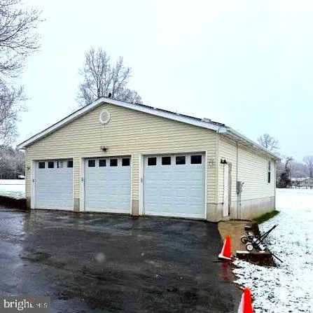 a view of backyard of the house