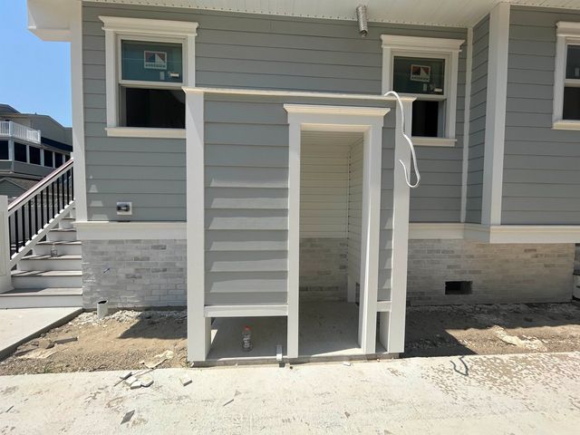 a view of a entryway of the house