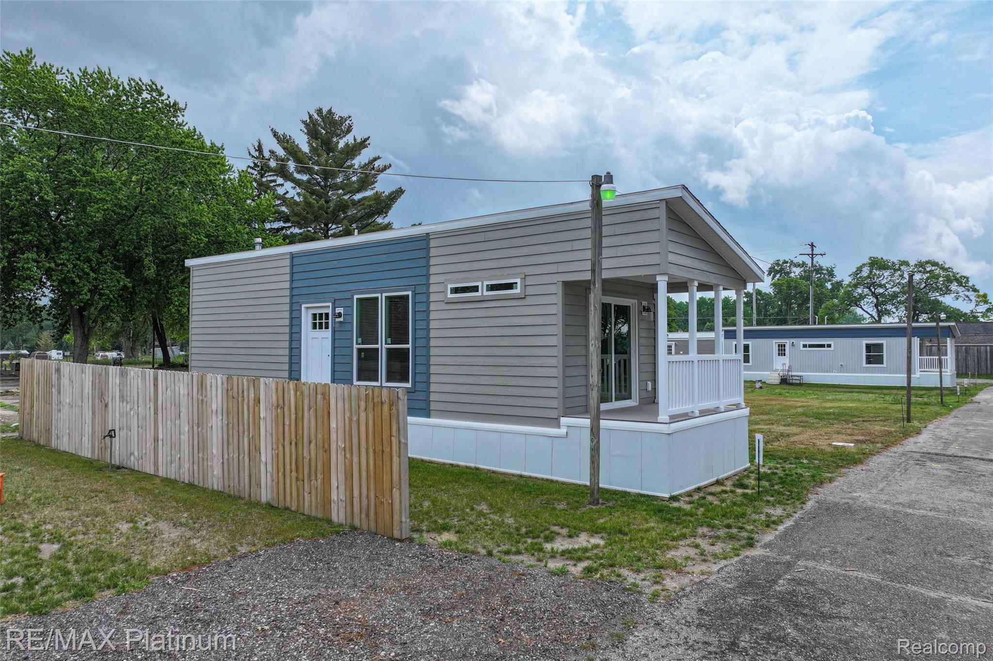 24 Sunset Lane Fenton, MI 48430 - Photo 2 of 20 PLR 24-2.jpg