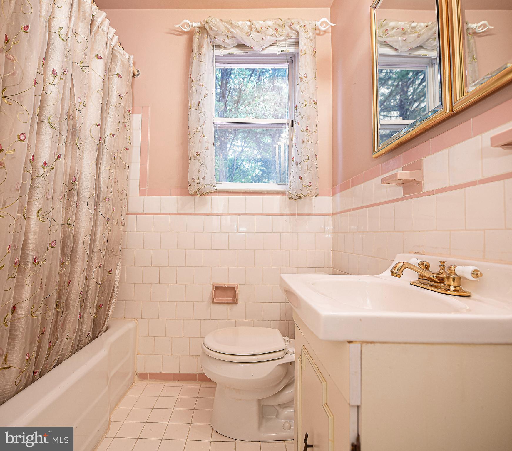 7202 Old Harford Road Baltimore, MD 21234 - Photo 15 of 21 Hall bath