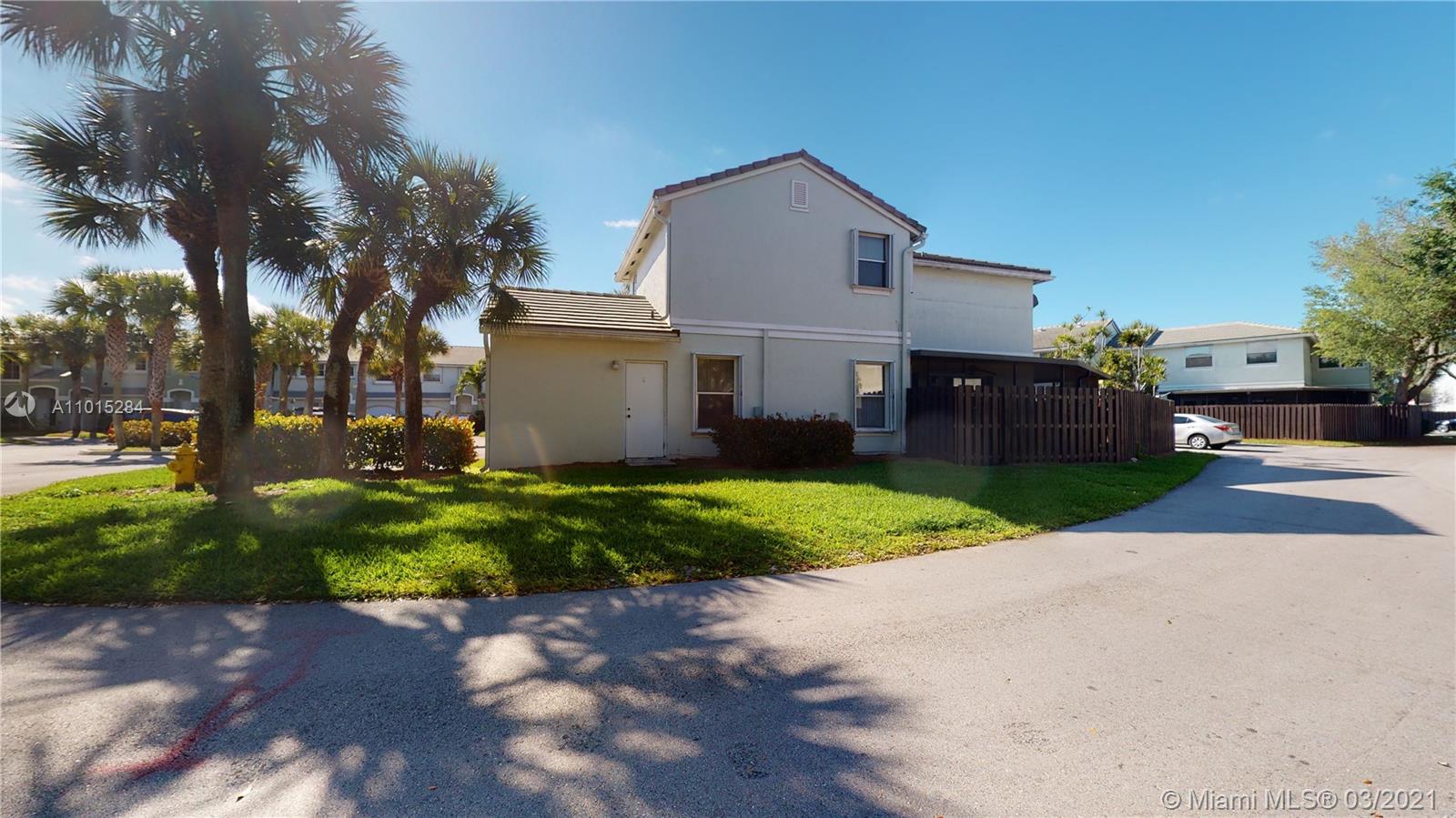4822 Grapevine Way Davie, FL 33331 - Photo 2 of 36