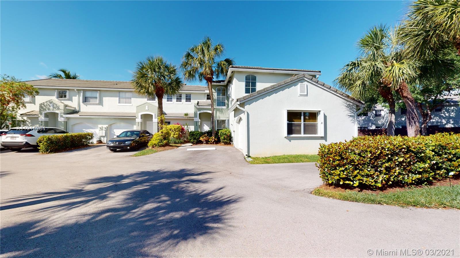 4822 Grapevine Way Davie, FL 33331 - Photo 3 of 36