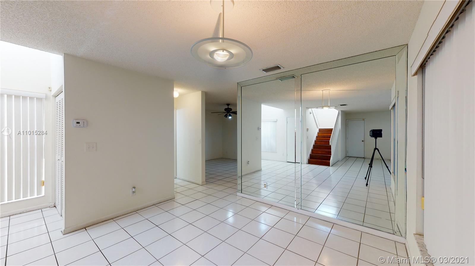 4822 Grapevine Way Davie, FL 33331 - Photo 10 of 36