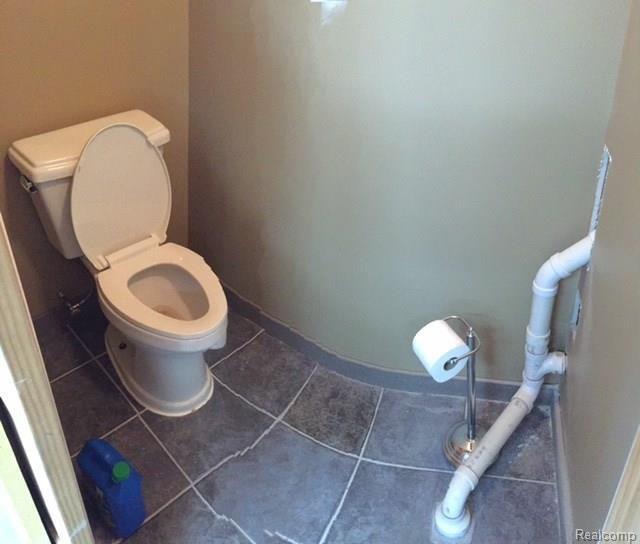 3334 Range Road Port Huron, MI 48060 - Photo 14 of 16 C:\Users\mark\Pictures\3334 N Range OB Bath.jpg