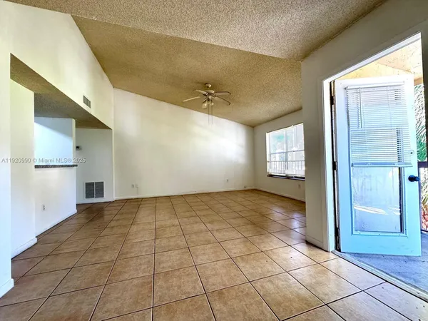 $2,000 | 4341 West McNab Road, Unit 27, Pompano Beach, FL 33069
