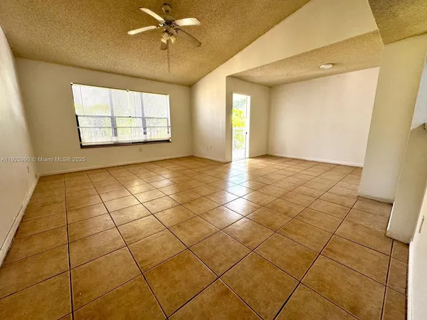$2,000 | 4341 West McNab Road, Unit 27, Pompano Beach, FL 33069