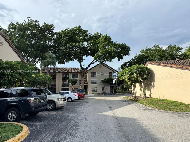 $2,200 | 4341 West McNab Road, Unit 27, Pompano Beach, FL 33069