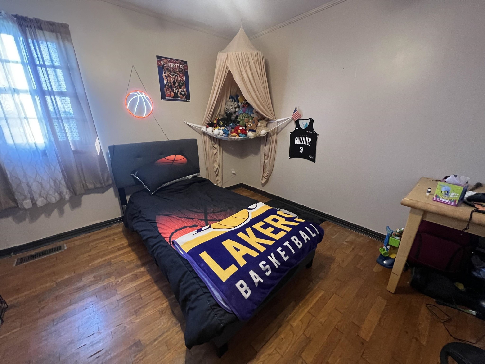 65 Walnut Street Savannah, TN 38372 - Photo 11 of 18 a living room with furniture and a window