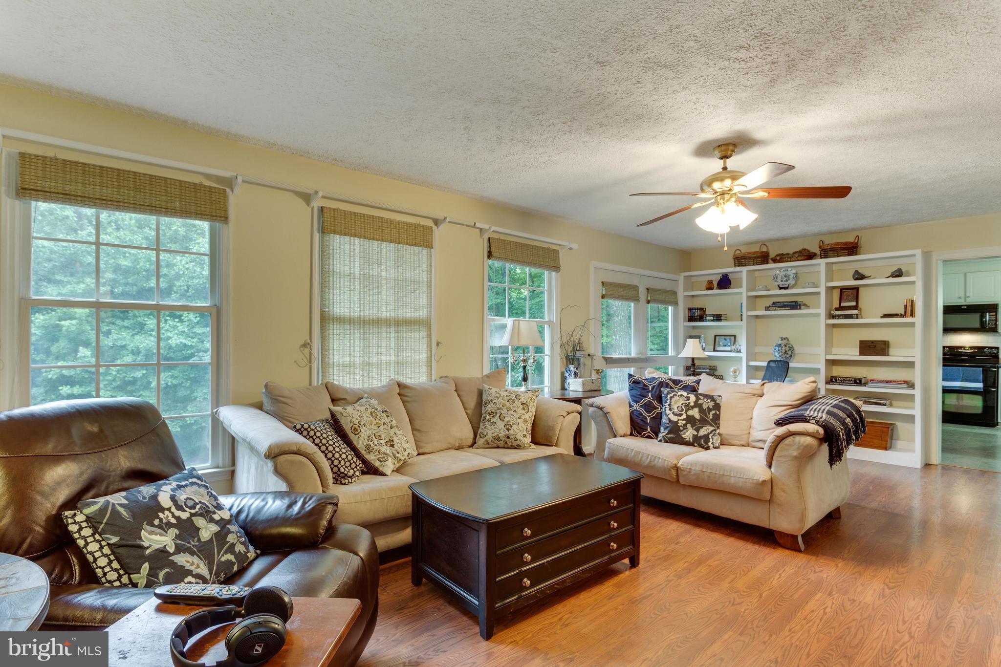 8499 North Point Road Manassas, VA 20112 - Photo 2 of 30 Living Room