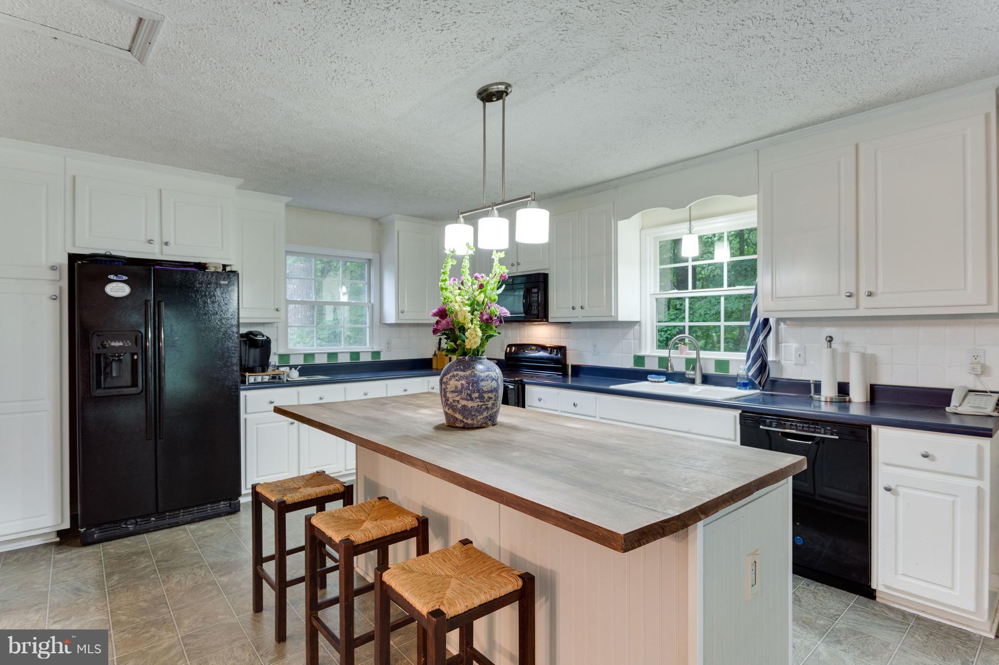8499 North Point Road Manassas, VA 20112 - Photo 3 of 30 Kitchen