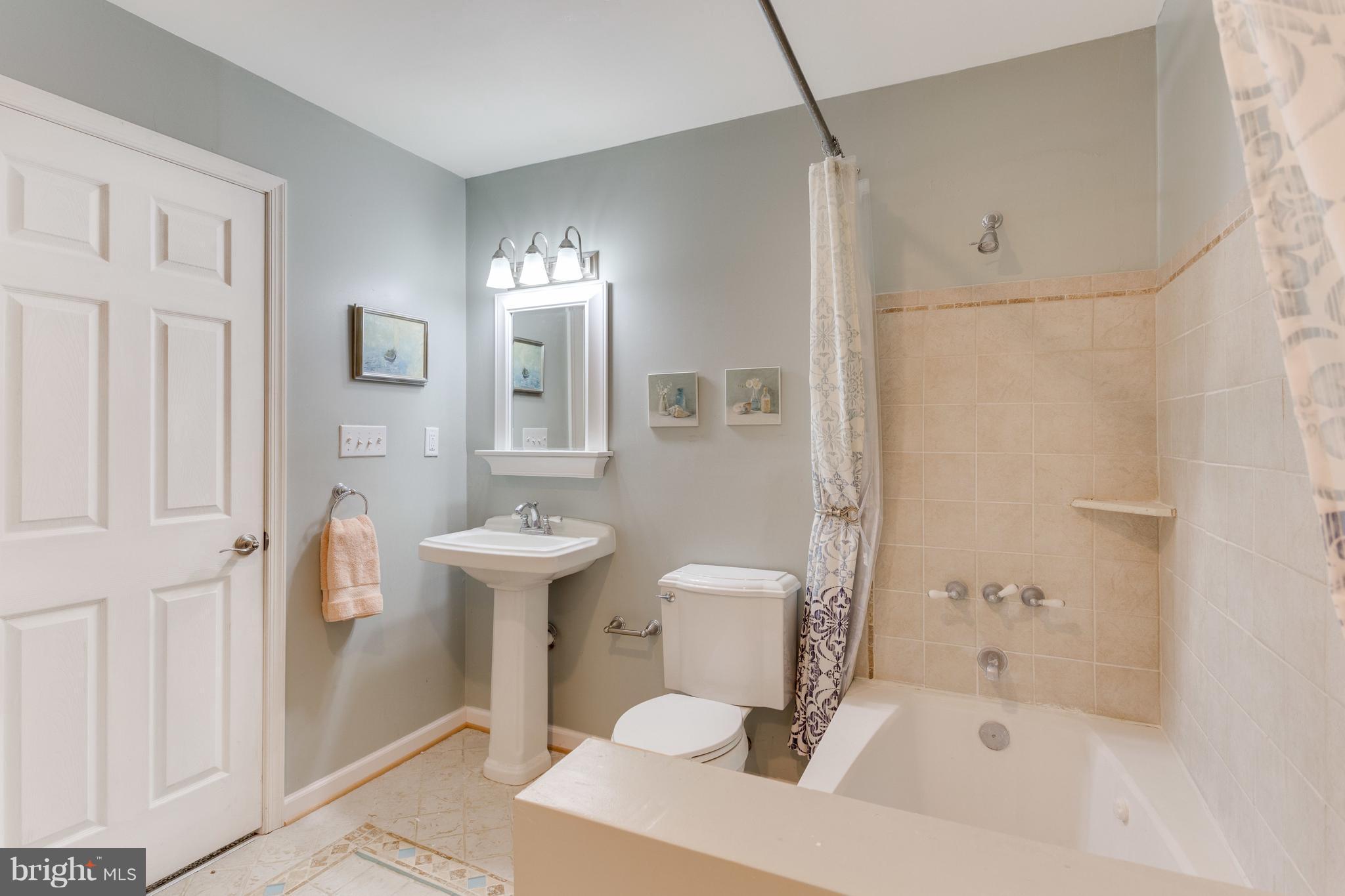 8499 North Point Road Manassas, VA 20112 - Photo 22 of 30 Bath