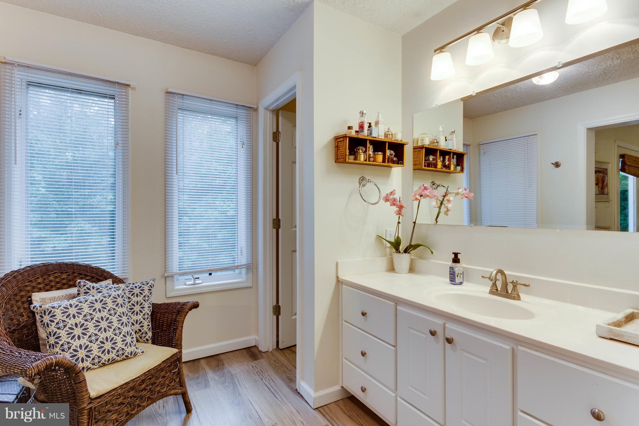 8499 North Point Road Manassas, VA 20112 - Photo 4 of 30 Bath (Master)