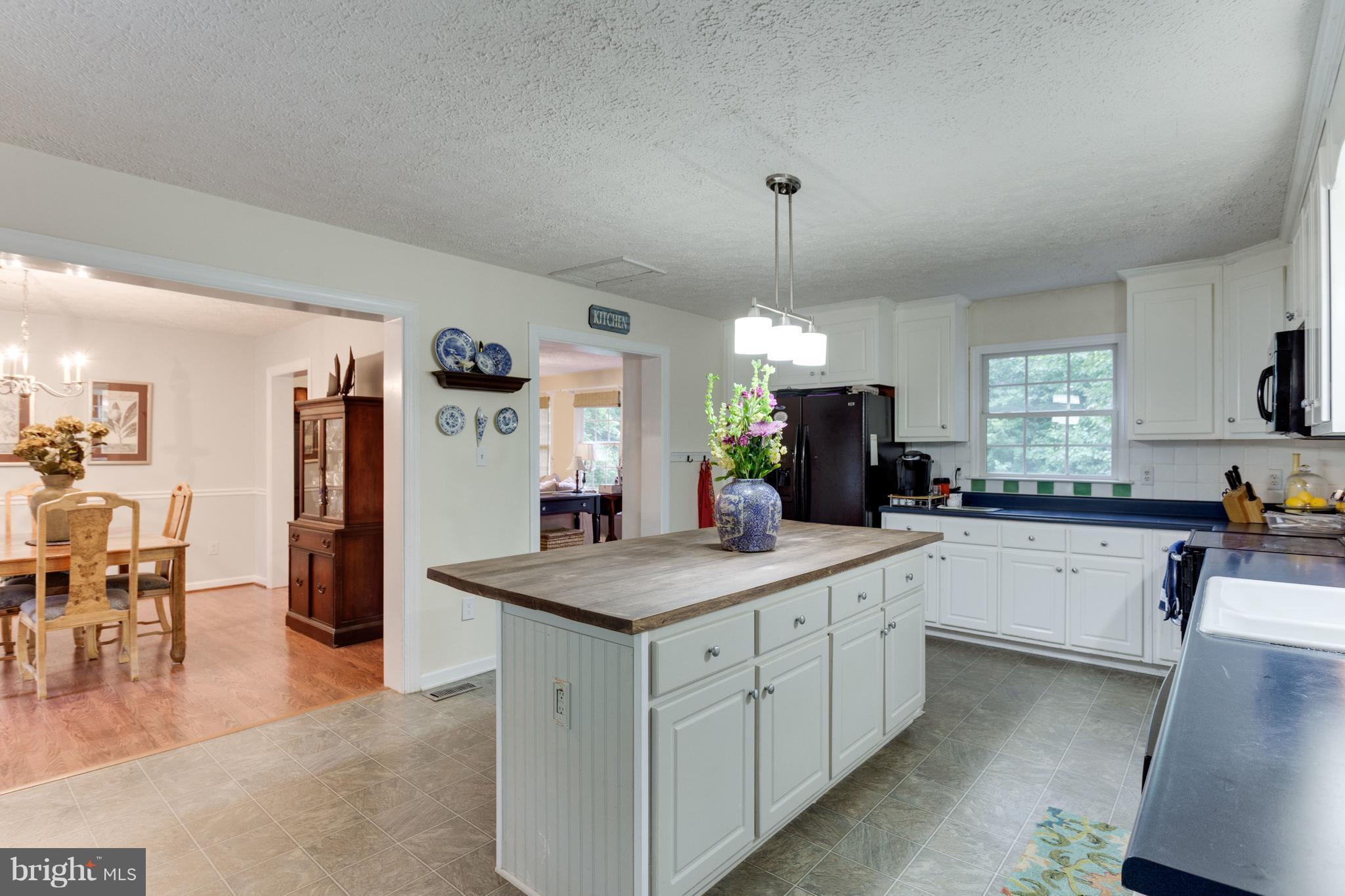 8499 North Point Road Manassas, VA 20112 - Photo 5 of 30 Kitchen