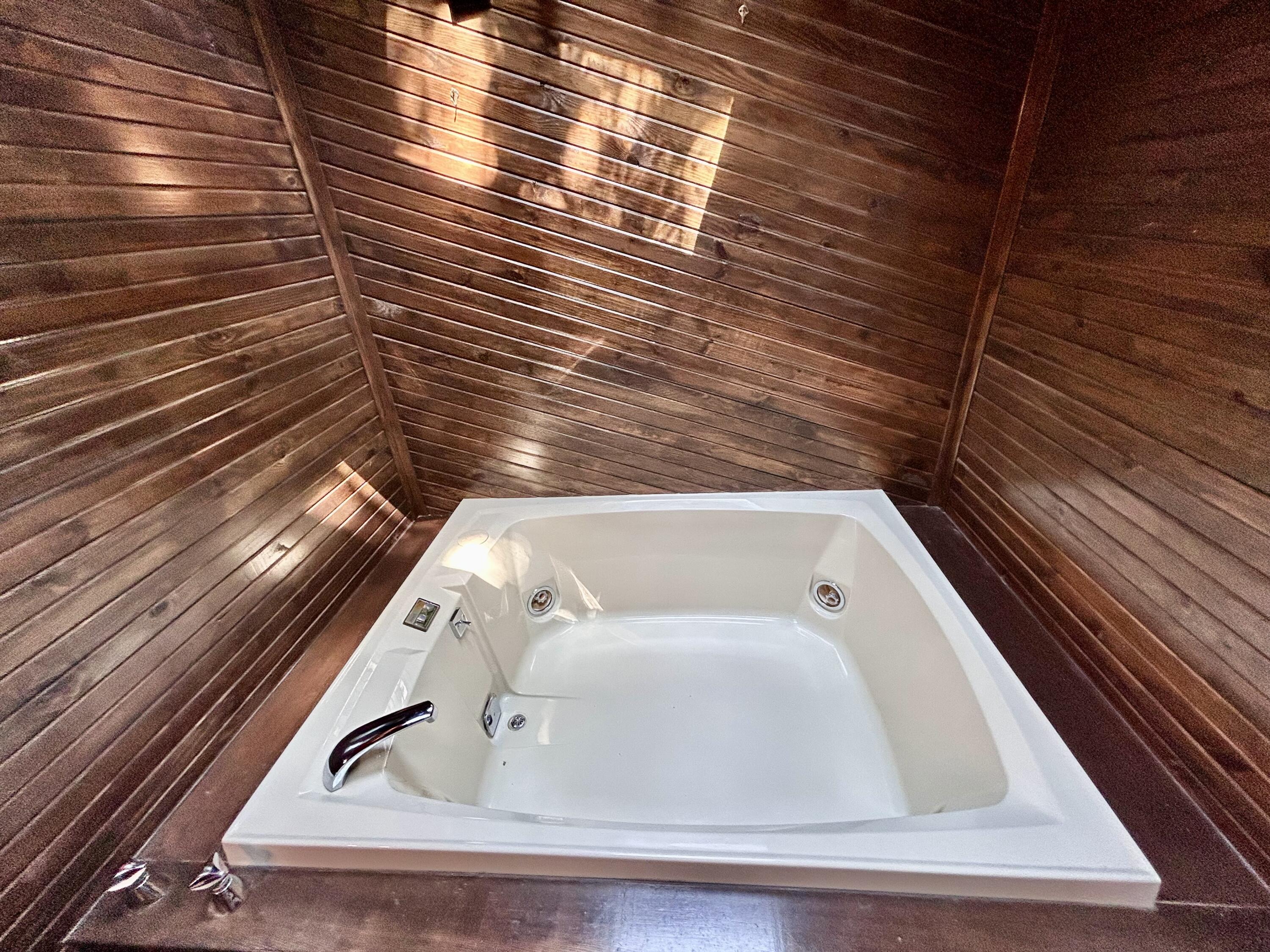 1352 East 400th Road Bolivar, MO 65613 - Photo 21 of 71 Master Bathroom