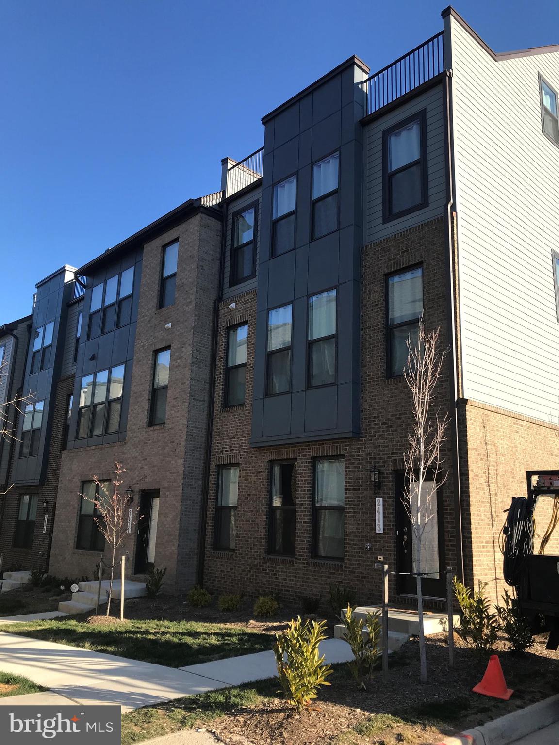 2413 Liberty Loop Herndon, VA 20171 - Photo 3 of 31