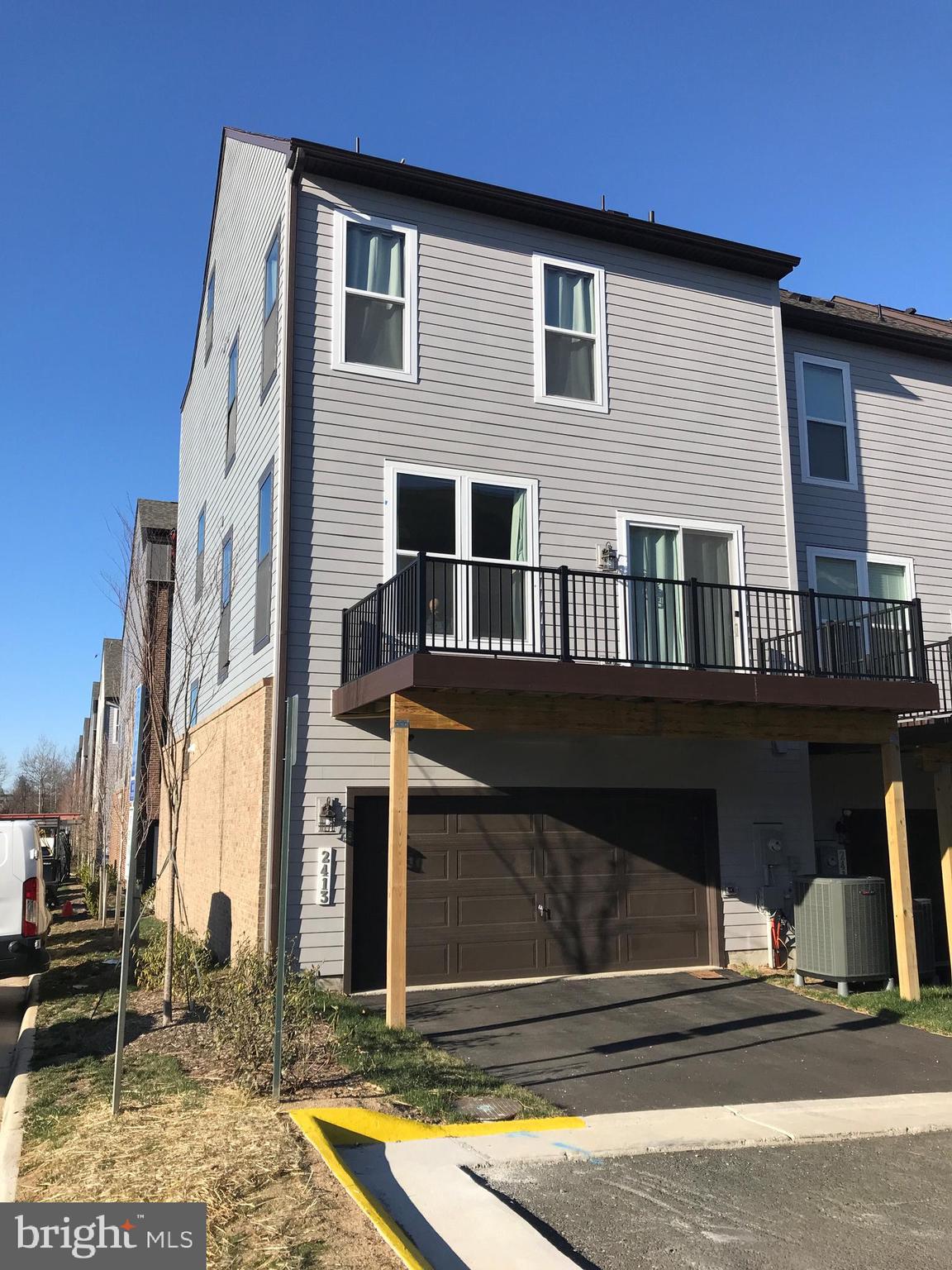 2413 Liberty Loop Herndon, VA 20171 - Photo 4 of 31