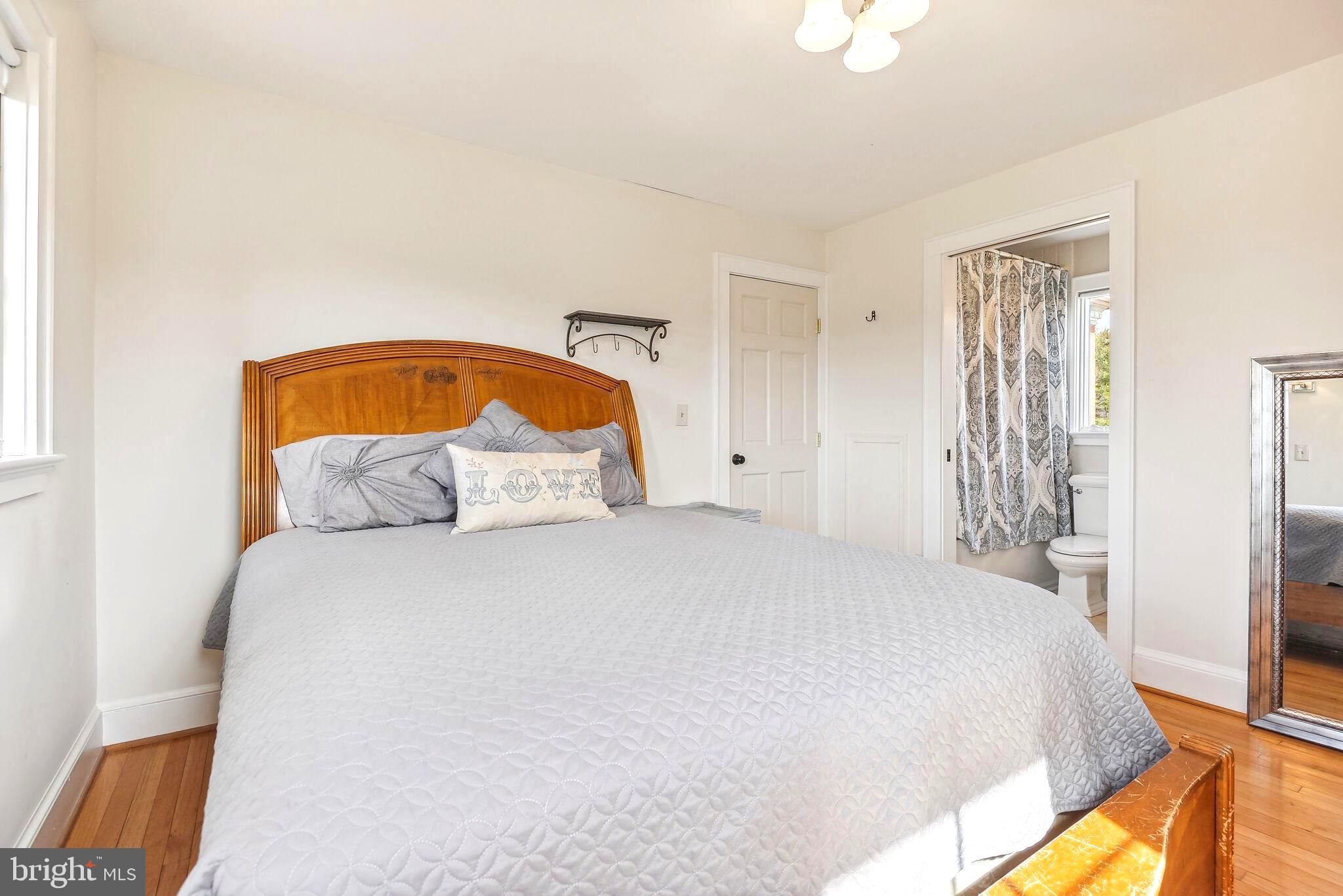 14358 Loyalty Road Leesburg, VA 20176 - Photo 33 of 58 Ensuite bedroom