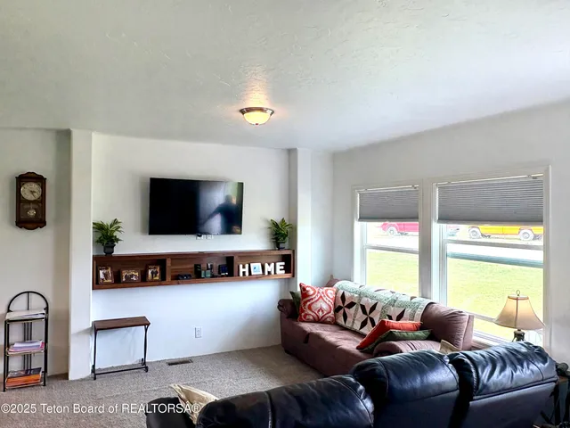 $819,000 | 36 Ruckus Road, Freedom, WY 83120