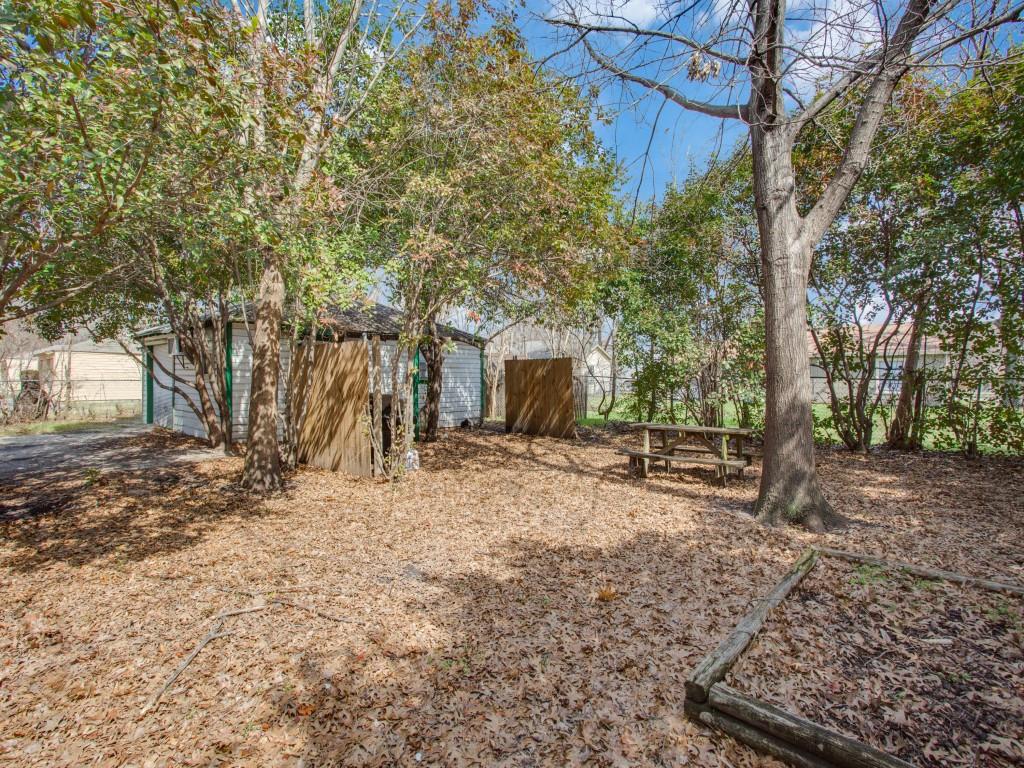 902 Denton Street Denton, TX 76201 - Photo 10 of 11 Large outdoor area perfect for gardening or pet-friendly fun.