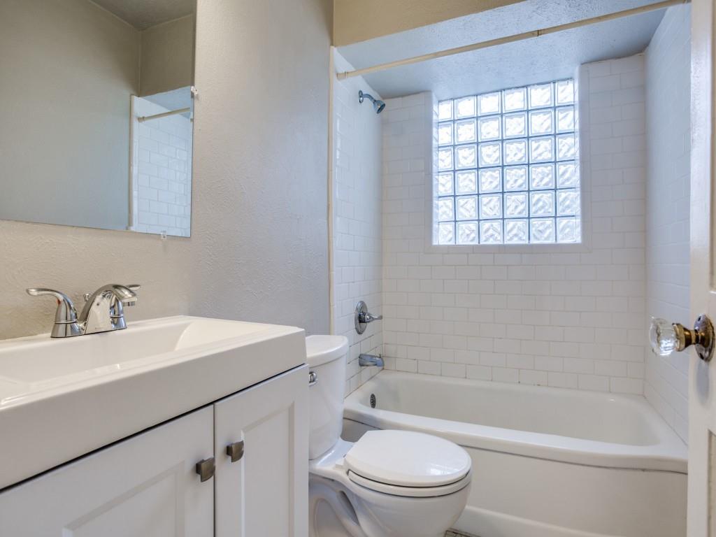 902 Denton Street Denton, TX 76201 - Photo 8 of 11 Clean bathroom featuring a modern vanity and a classic bathtub