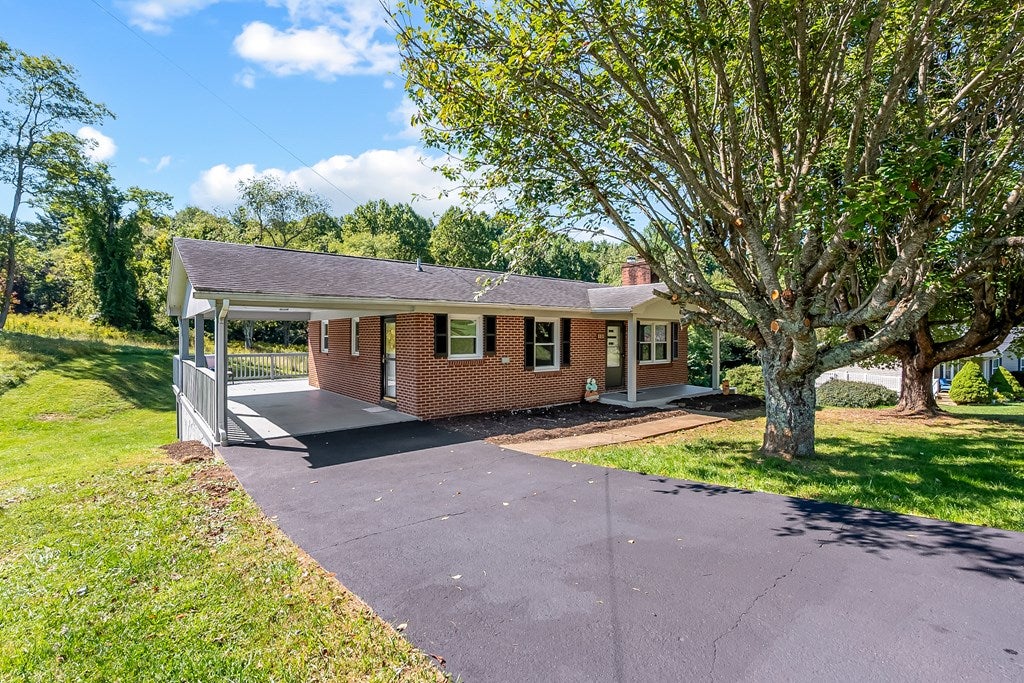 111 Waterwheel Road Galax, VA 24333 - Photo 2 of 53 Gallery Image 2