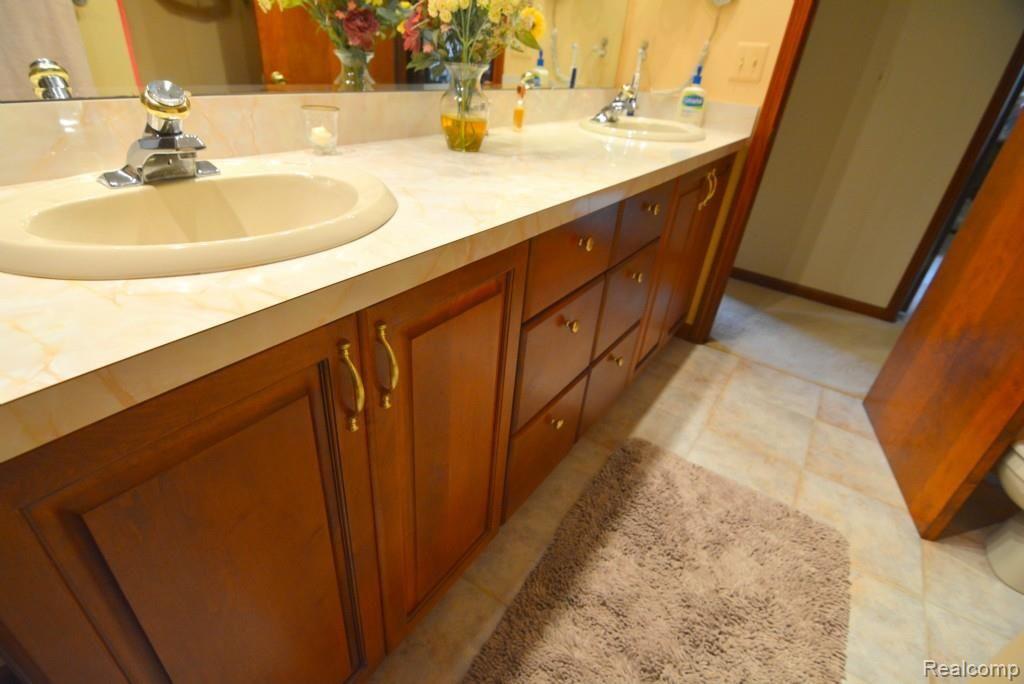 7675 Big Hand Road Columbus, MI 48063 - Photo 20 of 45 DSC_0134.jpg