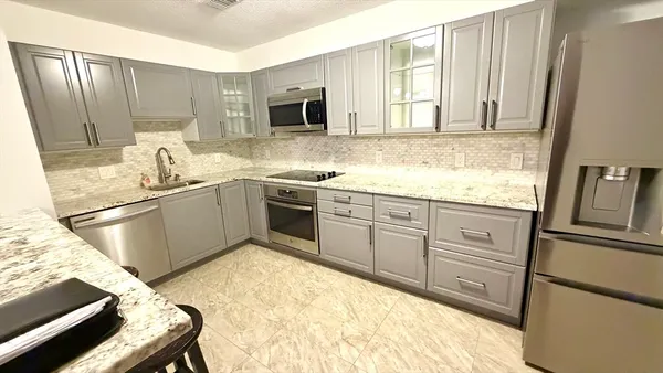 $2,800 | 1004 Paradise Road, Unit 3N, Swampscott, MA 01907