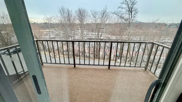 $3,100 | 1004 Paradise Road, Unit 3N, Swampscott, MA 01907