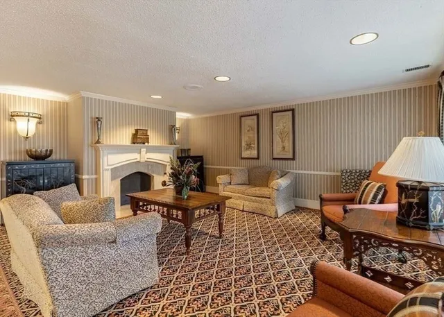 $3,100 | 1004 Paradise Road, Unit 3N, Swampscott, MA 01907