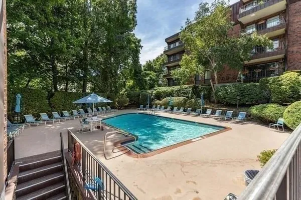 $2,800 | 1004 Paradise Road, Unit 3N, Swampscott, MA 01907